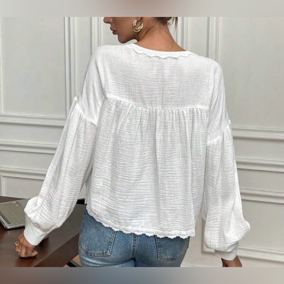 White Lace Detail Women's Top - Picture 2 of 3